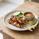 Satay-Hähnchen mit Erdnusssauce